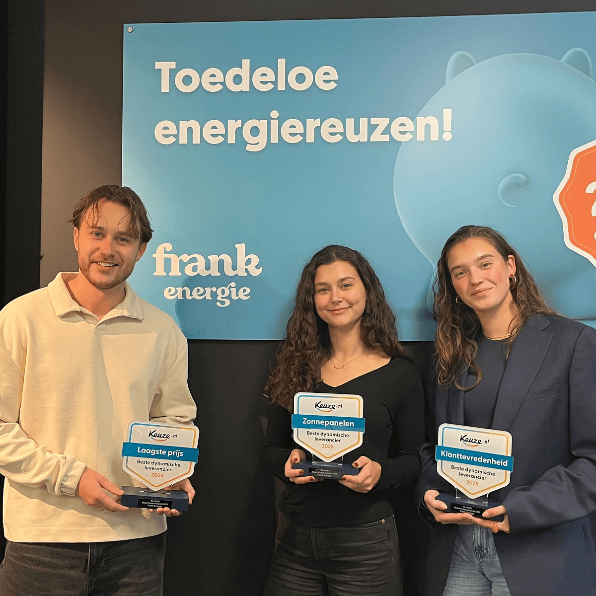 Drie Frank Energie collegas die awards vasthouden van Keuze.nl
